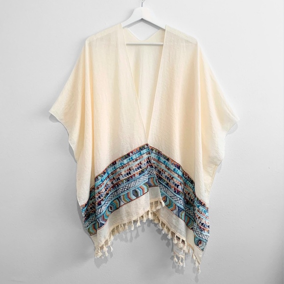 Pretty Women's Bohemian Pancho Shawl Wrap Coverup Hippie Embroidered Kimono OS - Picture 2 of 5